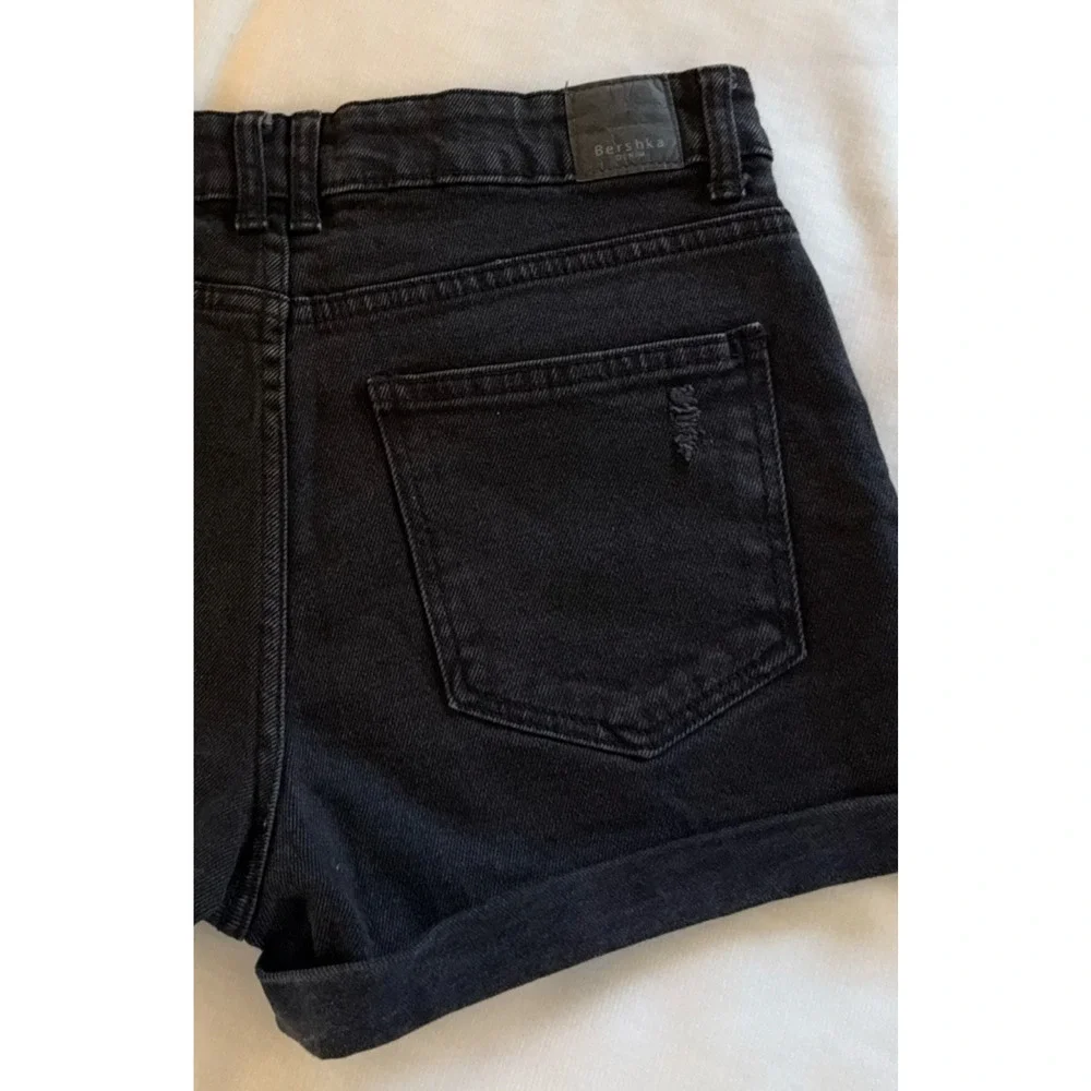 Bershka Jean Shorts Womens Size 6 Black Denim Cuffed Distressed Zip Close 28